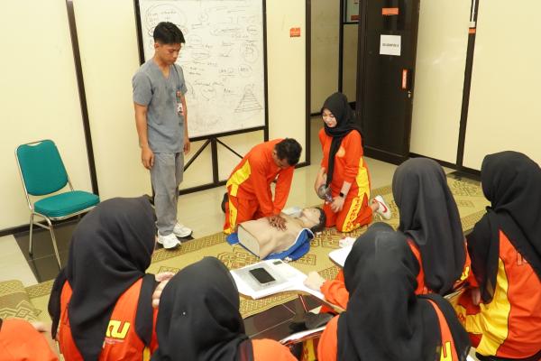 151 Mahasiswa Keperawatan Anestesiologi UMPKU Surakarta Ikuti Pelatihan Dasar Patient Safety